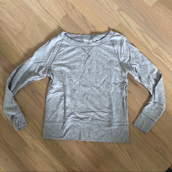 GAP Tops - Gap body raglan sweatshirt